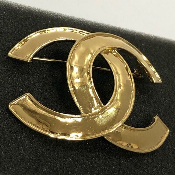 CHANEL CC Logo Vintage Brooch Gold Tone Pin 94P Auth - Picture 13 of 16